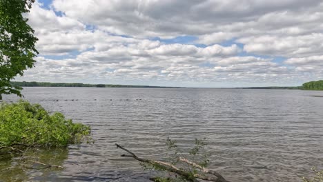 Horizontal-pan-of-big-lake-in-day-with-cloudy-sky