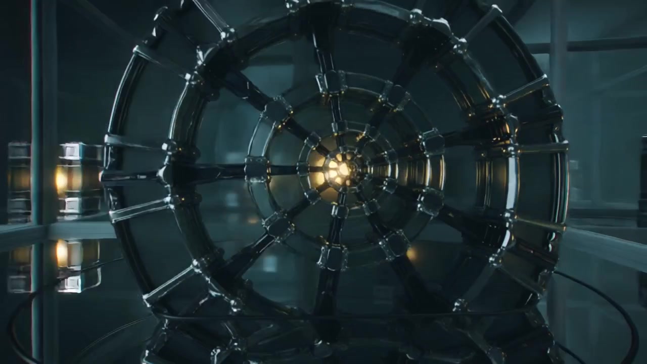 Un nucleo luminoso che fa ruotare un cubo metallico centrale in una camera a specchio, formando una ruota radiale.
