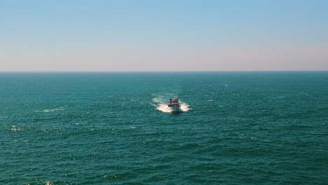 Trawling-Vessel-Sailing-On-Sea-In-Mission-Bay,-San-Diego,-California