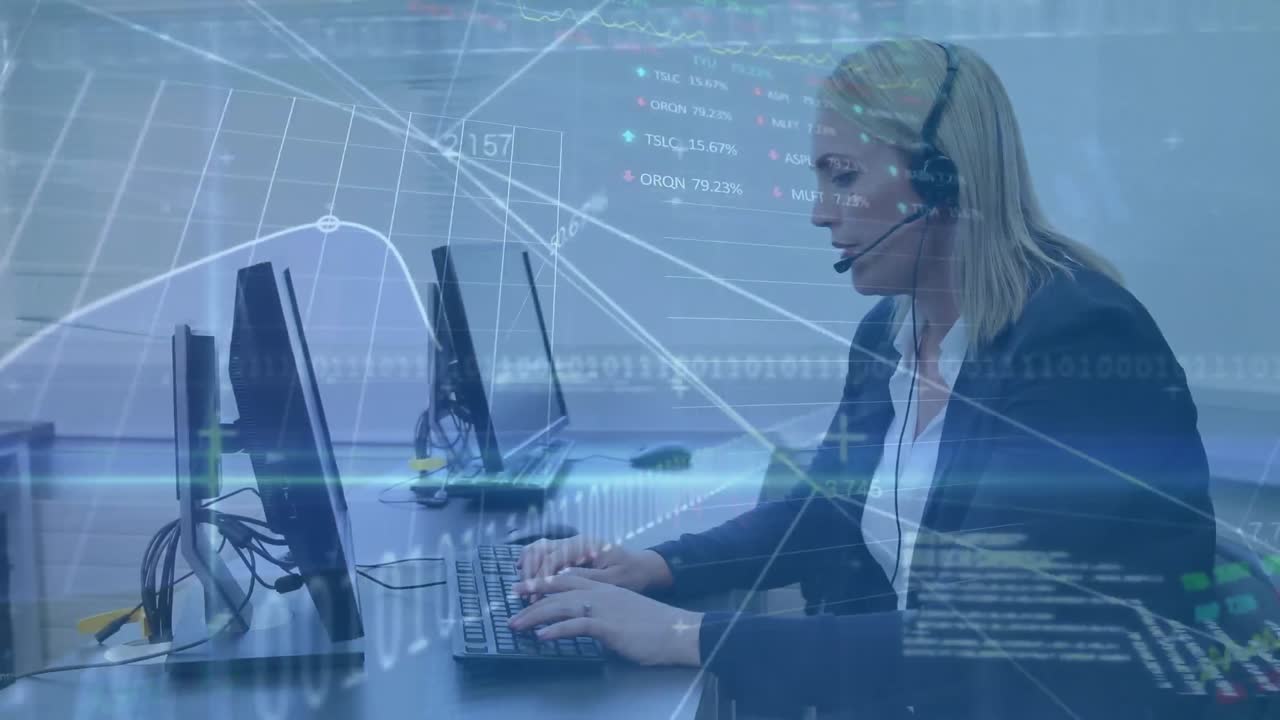 animación de una mujer caucásica con auriculares y usando una computadora para registrar estadísticas y datos