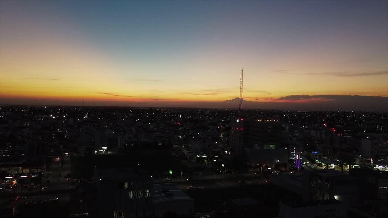 멕시코 베라크루즈에 그림자를 드리우는 피코 데 오리자바 산