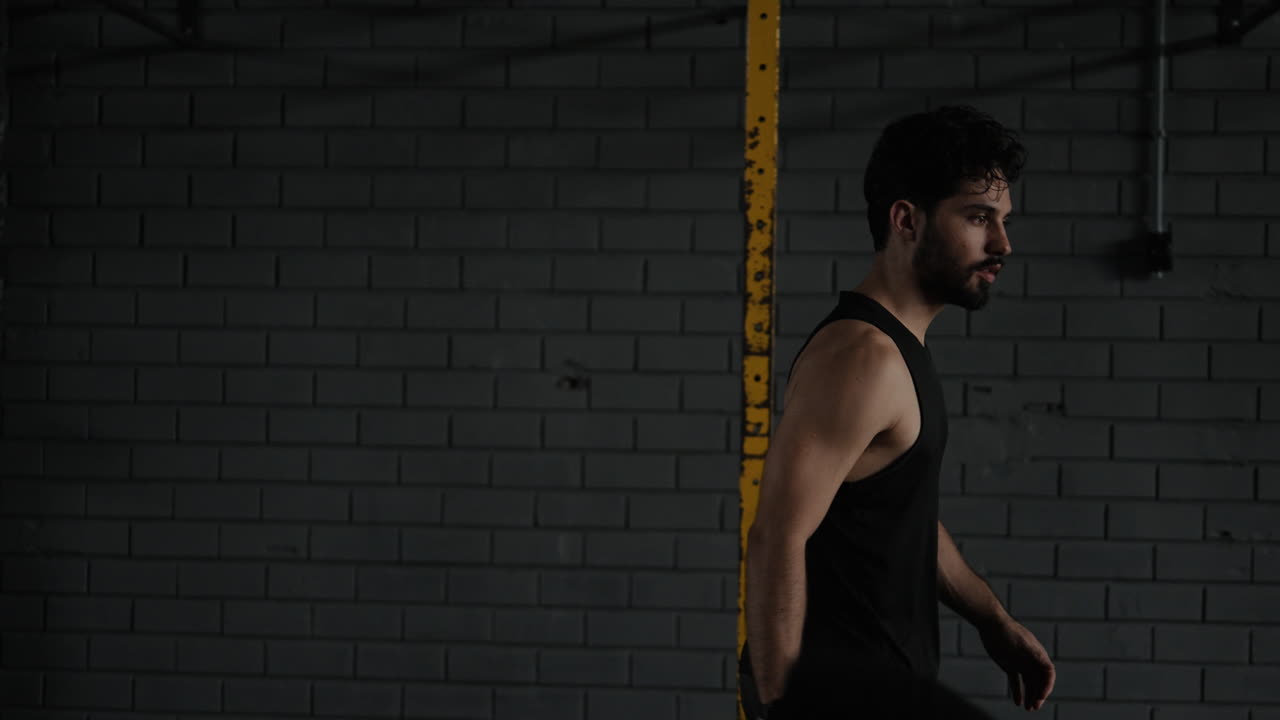 sesión de entrenamiento físico en un gimnasio