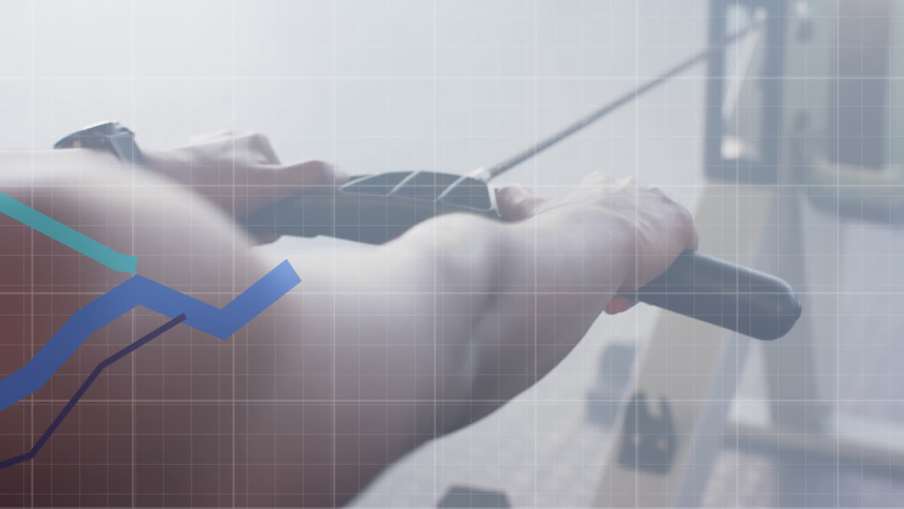 체육관에서 오징어 기계를 사용하는 두 인종 여성의 중간 부분에 대한 그래프 처리 데이터의 애니메이션