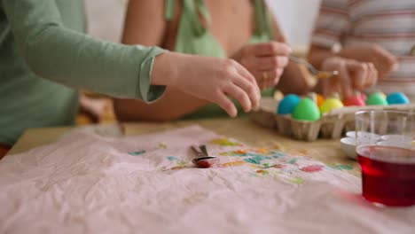 family easter egg dyeing