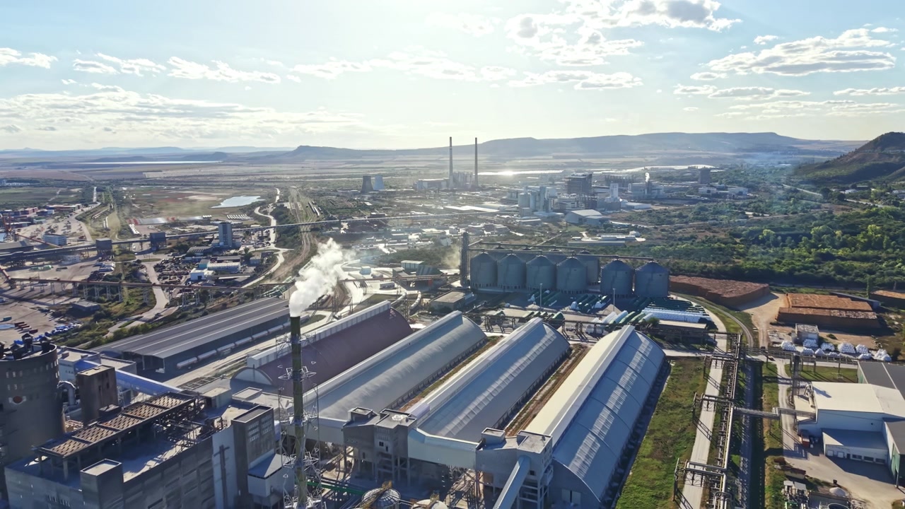 Overview of a large industrial area with factories and buildings under a clear sky
