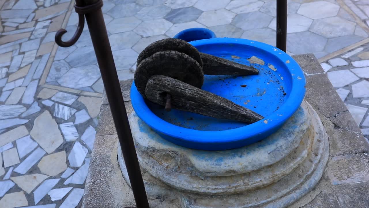 모자이크 바닥에 있는 전통적인 니지 도자기, 시디 부 사드 스타일, 클로즈업