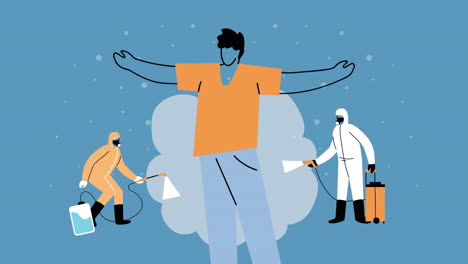 trabajadores con trajes de bioseguridad y pulverizadores desinfectantes servicio y persona