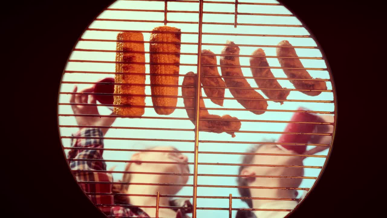 맛있는 바베큐를 즐기는 친구들