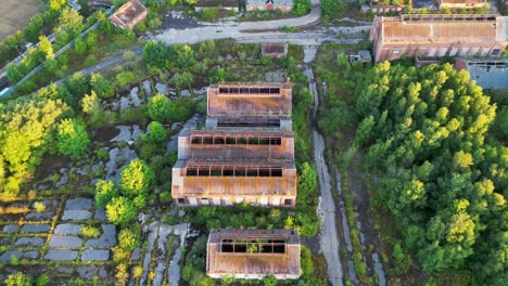 Paso-Elevado-Lento-De-Un-Complejo-Minero-De-Carbón-Abandonado