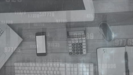 animación del procesamiento de datos y el cambio de números sobre equipos de oficina en superficie de madera.