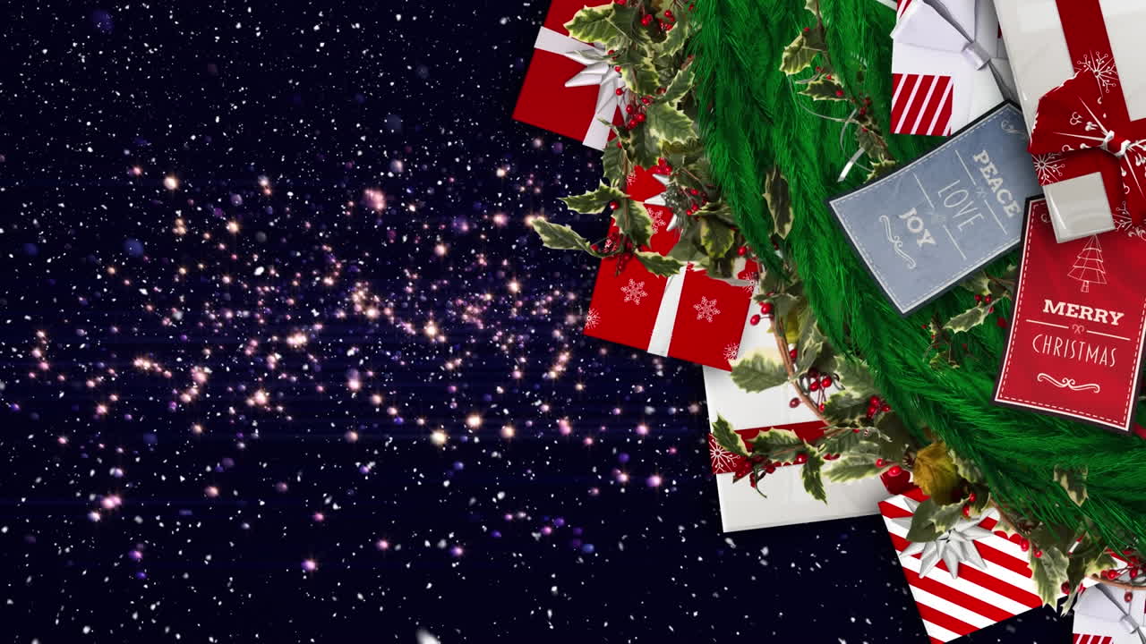 decoración de corona de navidad sobre la nieve que cae sobre el paisaje de invierno contra un fondo negro.