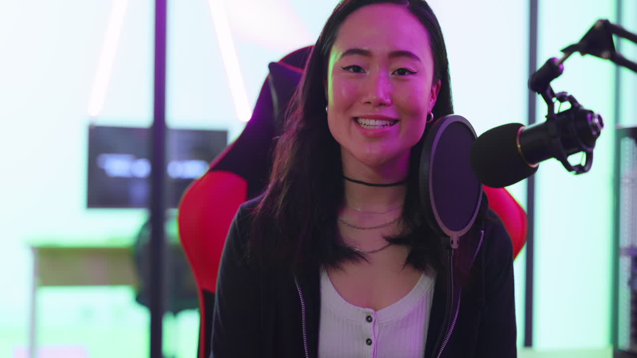 ⁇ 캐스트, 헤드폰 및 마이크 여성 창의