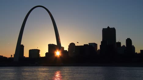 the st louis arch in twilight light 5