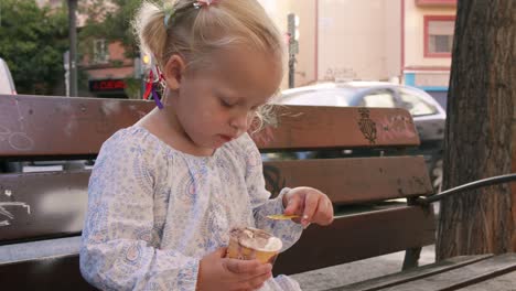 A-Todos-Los-Niños-Les-Encanta-El-Helado-De-Chocolate.