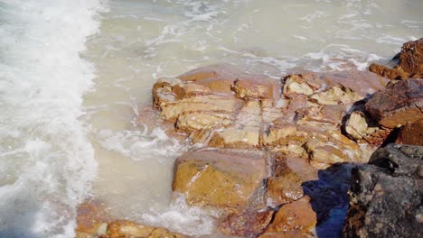 Waves-Hit-The-Rock-Shore-Of-Noosa-National-Park-In-Queensland,-Australia