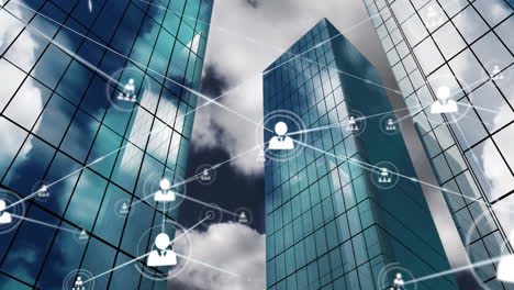 animación de la red de conexiones con iconos sobre edificios de oficinas modernos
