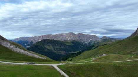 Green-valley-during-summer-season,-Dolomites-mountains-in-Italy