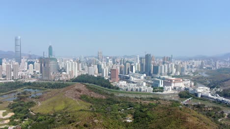 Vista-Aérea-Sobre-El-Horizonte-De-Shenzhen-En-Un-Hermoso-Día-Claro