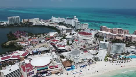 Bahía-De-Cancún-Y-Paisaje-Urbano,-Península-De-Yucatán,-México