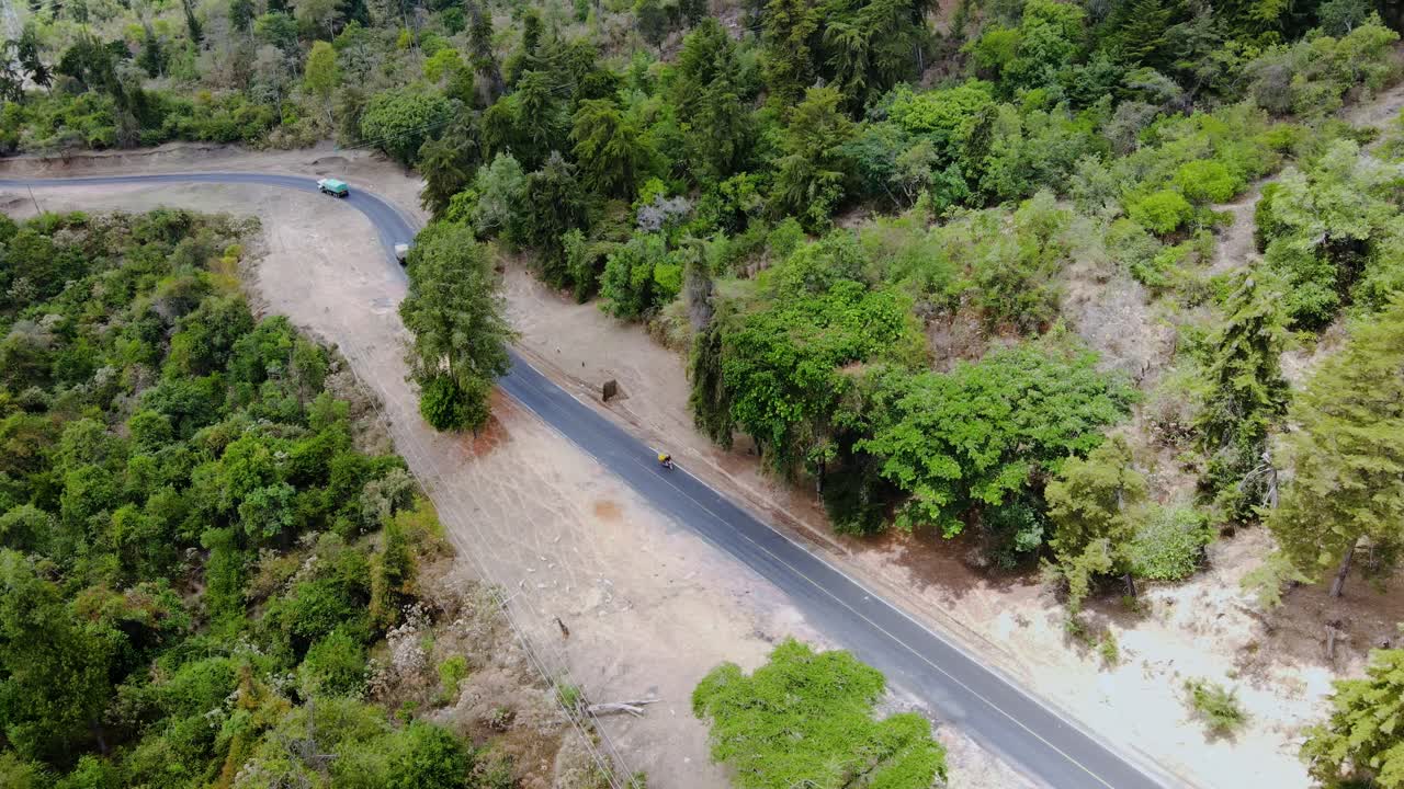 vista aérea de drones de las montañas west pokot chapalleria - kenia