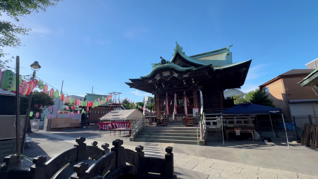 Serene view of Kifune Shrine, Ōmori under clear blue sky