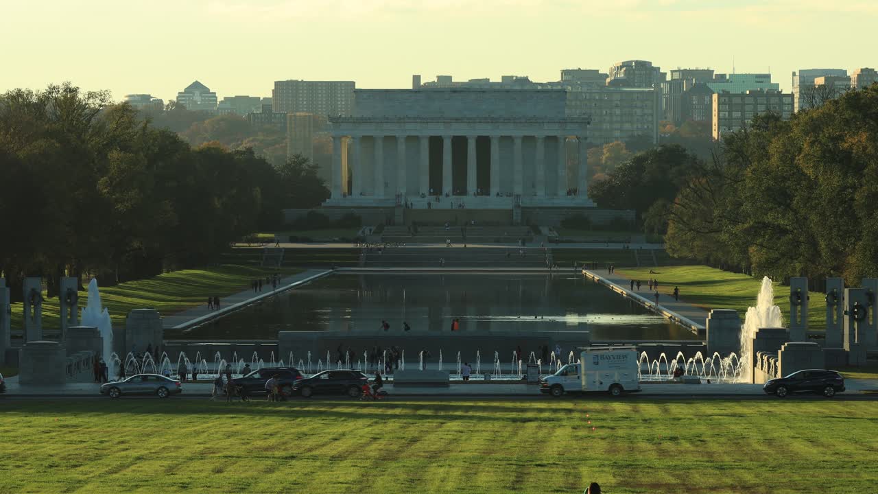 Car traffic and tourists at Lincoln Memorial neoclassical building, Washington, D.C.