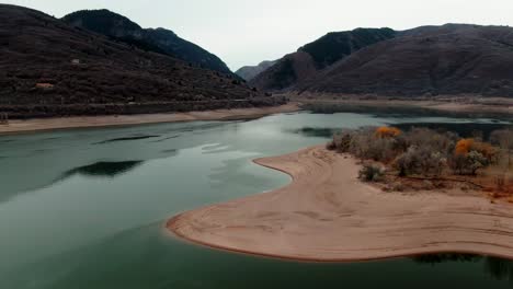 beautiful lateral panning and landscape at pineview water reservoir in huntsville utah