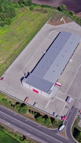 camiones de carga que cargan contenedores de carga