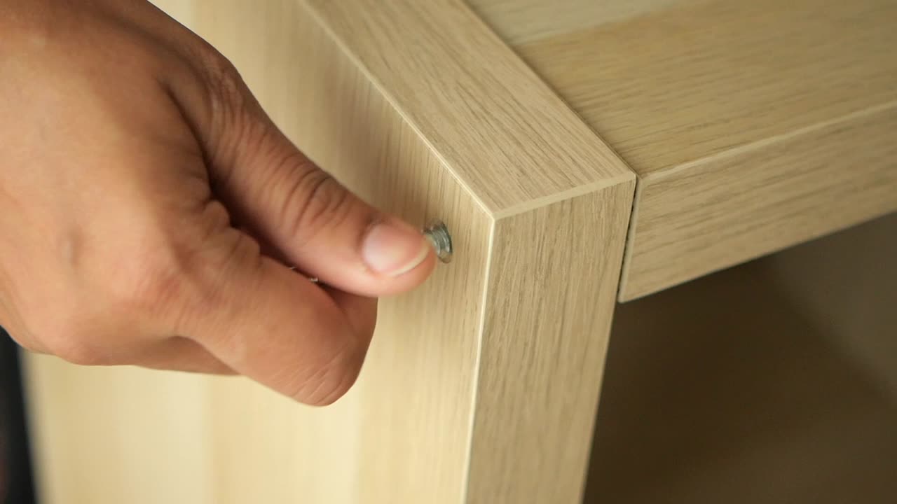 Assembling a Wood Cabinet Corner Joint