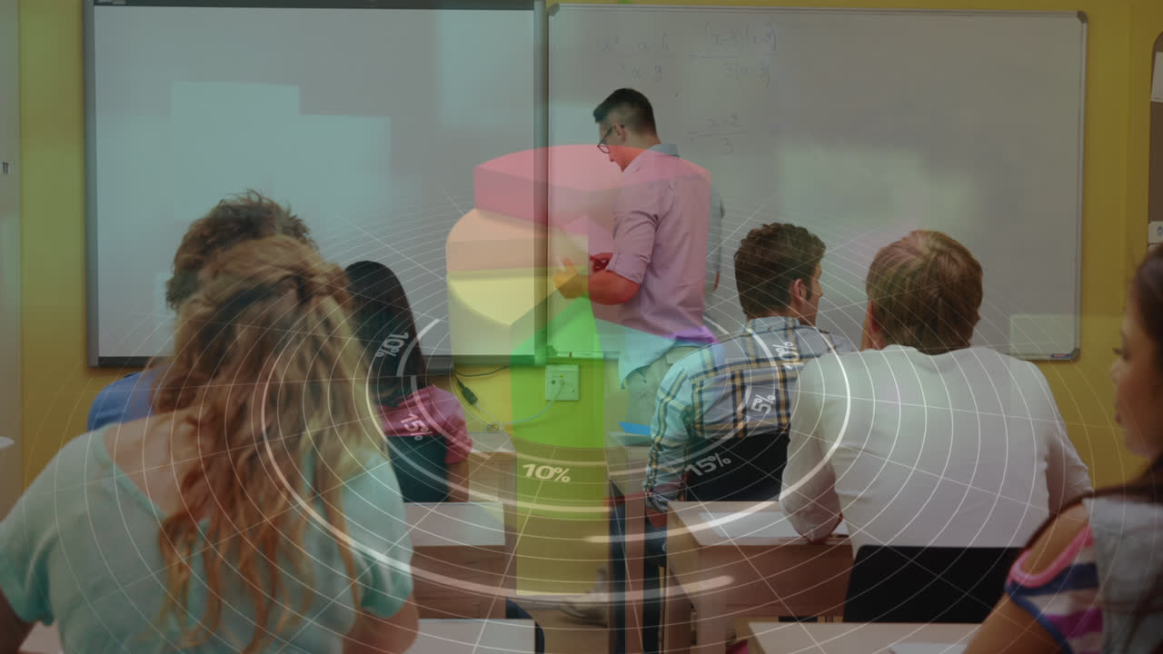 procesamiento de datos estadísticos contra el maestro caucásico que enseña a los estudiantes en una clase en la universidad