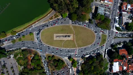 el monumento a las banderas en sao paulo