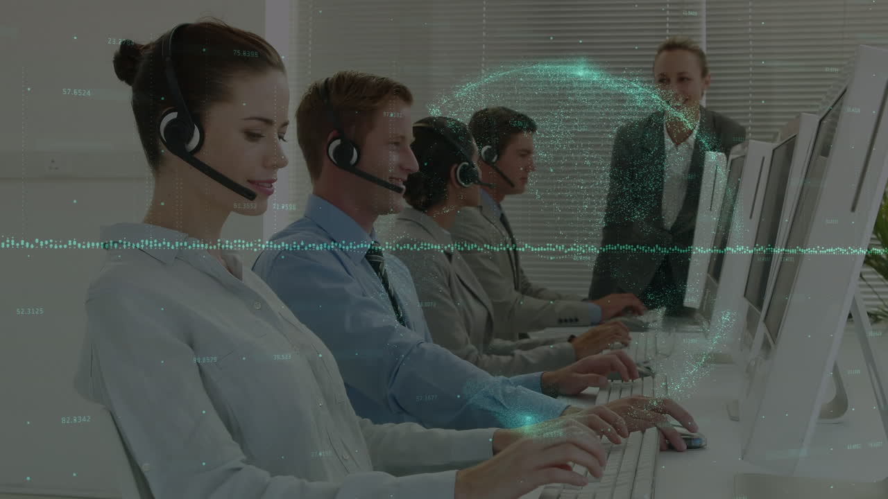 animazione dell'elaborazione dei dati finanziari su diversi uomini d'affari con cuffie