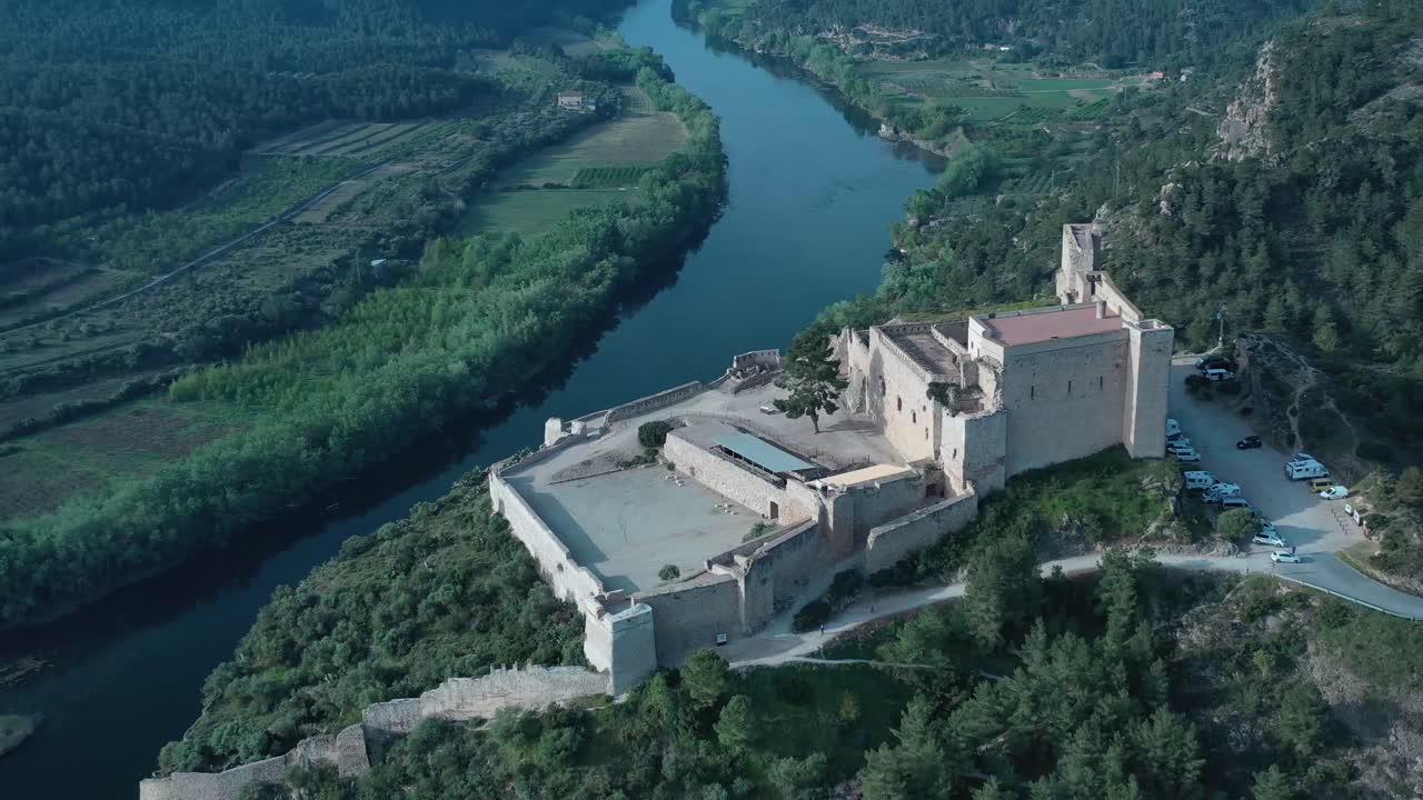 Castillo y pueblo de Miravet Rio Ebro Tarragona