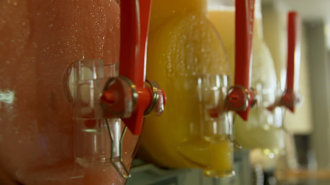 카페 4k에서 주스 분배기