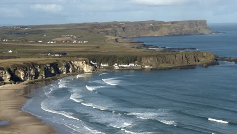 whitepark bay en el condado de antrim, irlanda del norte