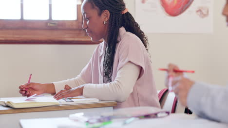 estudiante, niño negro y escritura en la escuela secundaria