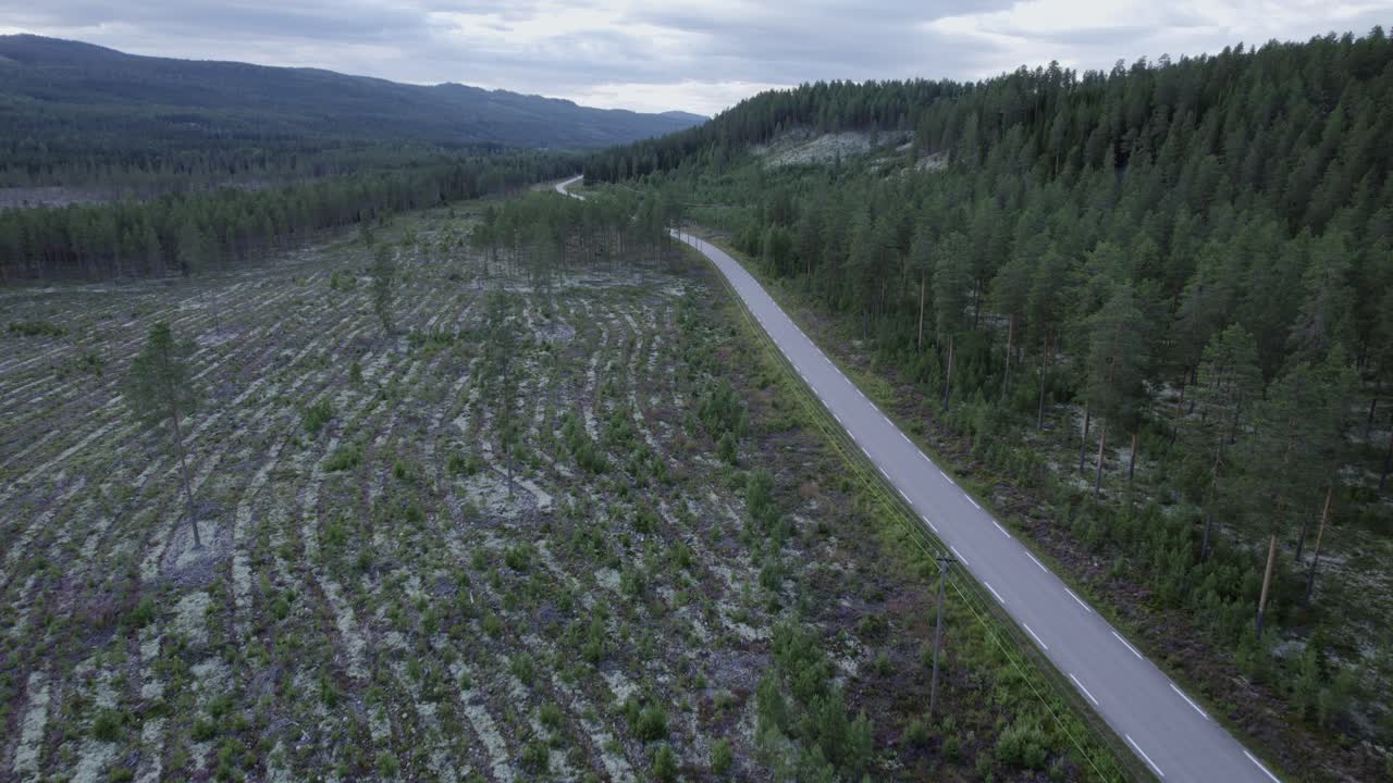 노르웨이 산악 경관을 따라 경치 좋은 도로, 공중 렌달렌