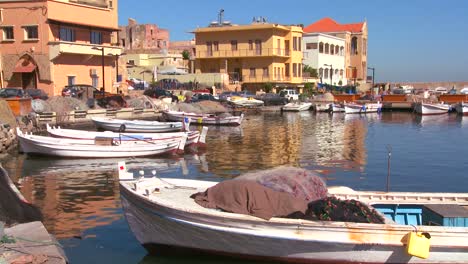 El-Pueblo-Pesquero-De-Tire-Líbano-Con-Barcos-En-Primer-Plano