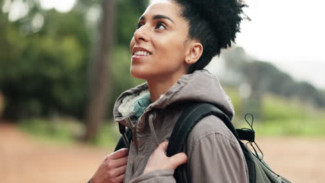 Senderismo,-Pensamiento-Y-Aventura-Con-Una-Mujer-Negra