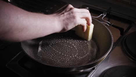 greasing pan with butter, then put the eggs and slices of mushroom for frying
