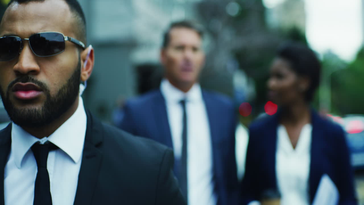 él te mantendrá a salvo.