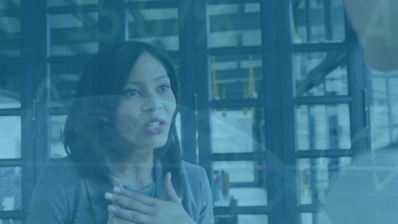 animación del procesamiento de datos sobre diversas personas de negocios en la oficina