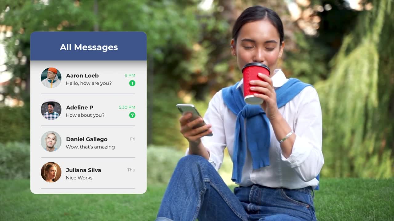 Persone che usano smartphone e ricevono messaggi in chat