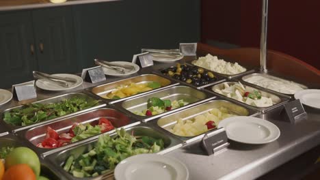 el bar de ensaladas del restaurante.