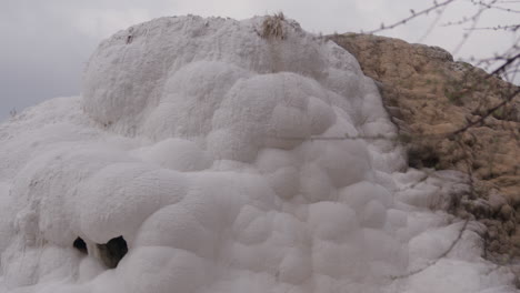 Inclinación-De-Un-Glaciar-En-Pamukkale-Cerca-De-Hierápolis