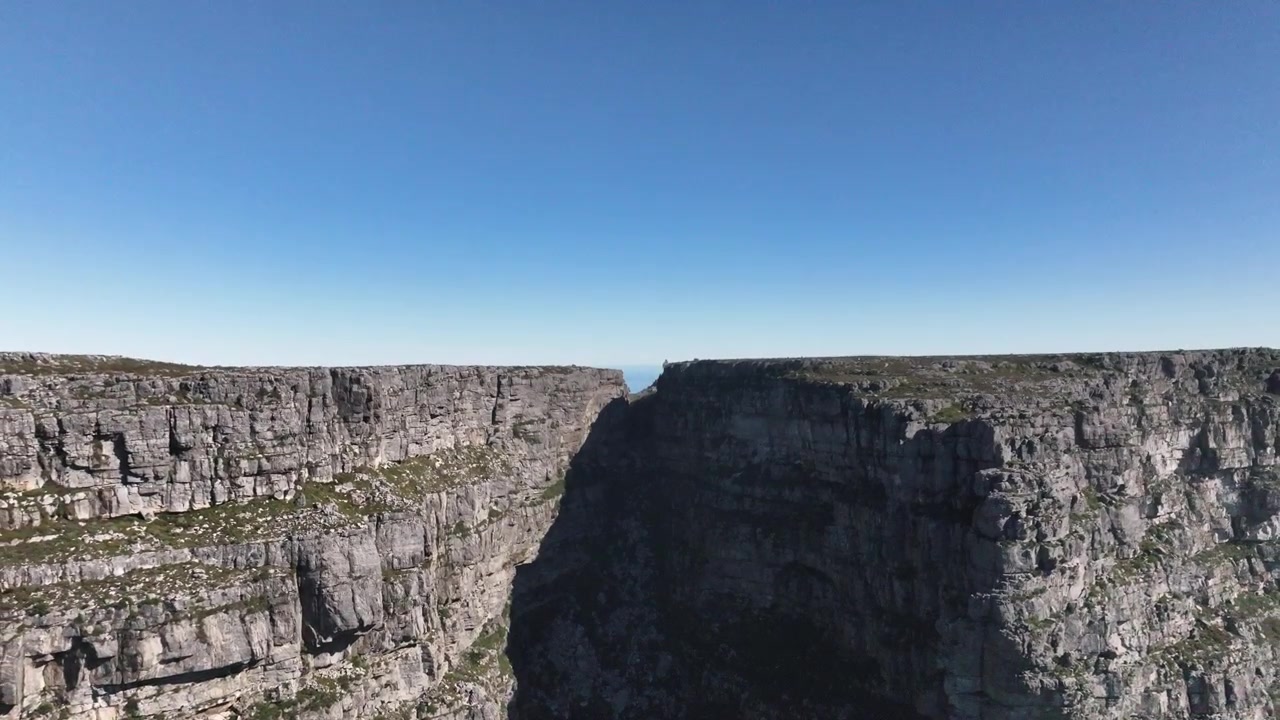 Riprese aeree mozzafiato con drone di Cape Town Ward 77, Città del Capo, Sudafrica all'alba