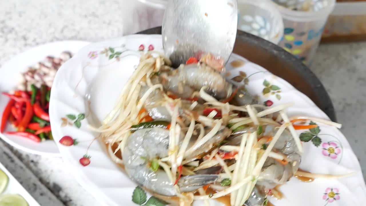 원시 새우와 함께, 근접