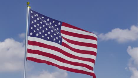 Bandera-De-Estados-Unidos-Moviéndose-En-El-Viento-Con-Un-Cielo-Azul-Claro-En-El-Fondo,-Nubes-Moviéndose-Lentamente,-Asta-De-Bandera,-Estados-Unidos,-Cámara-Lenta