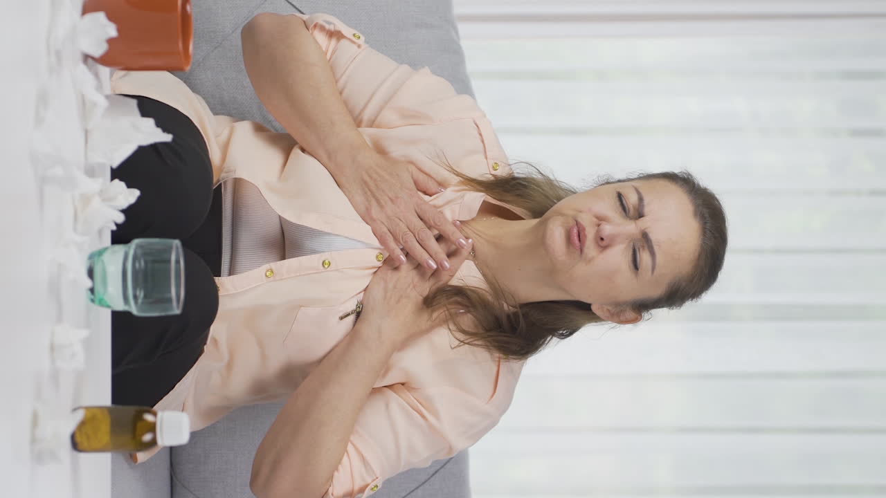 video vertical de opresión en el pecho, problema cardíaco.