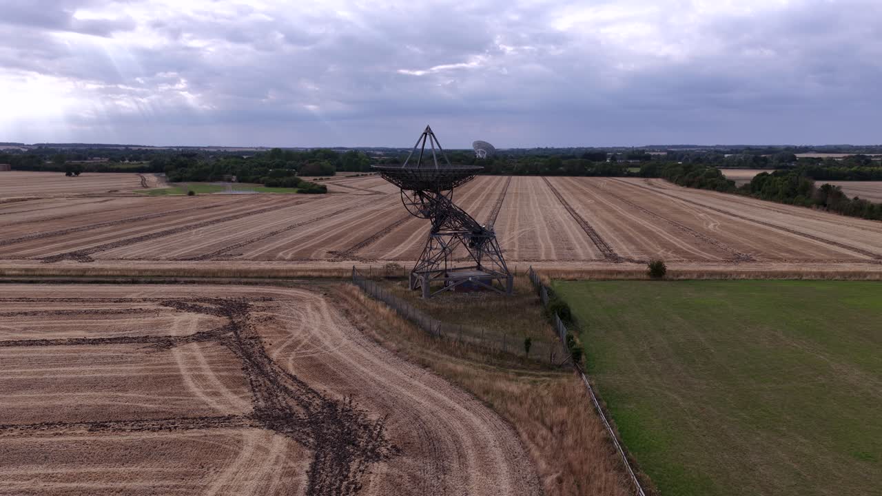 Remote radio telescope in open field captures cosmic signals